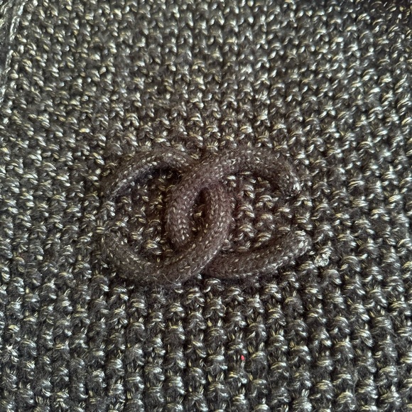 •Chanel Black Metallic Silver Cashmere Knit Logo Scarf 10”x80” Made In F… - Picture 4 of 12